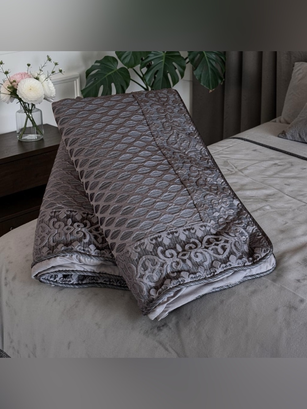 2 J Queen New York Modern Pillow Shams King Gray Charcoal Geometric Honeycomb